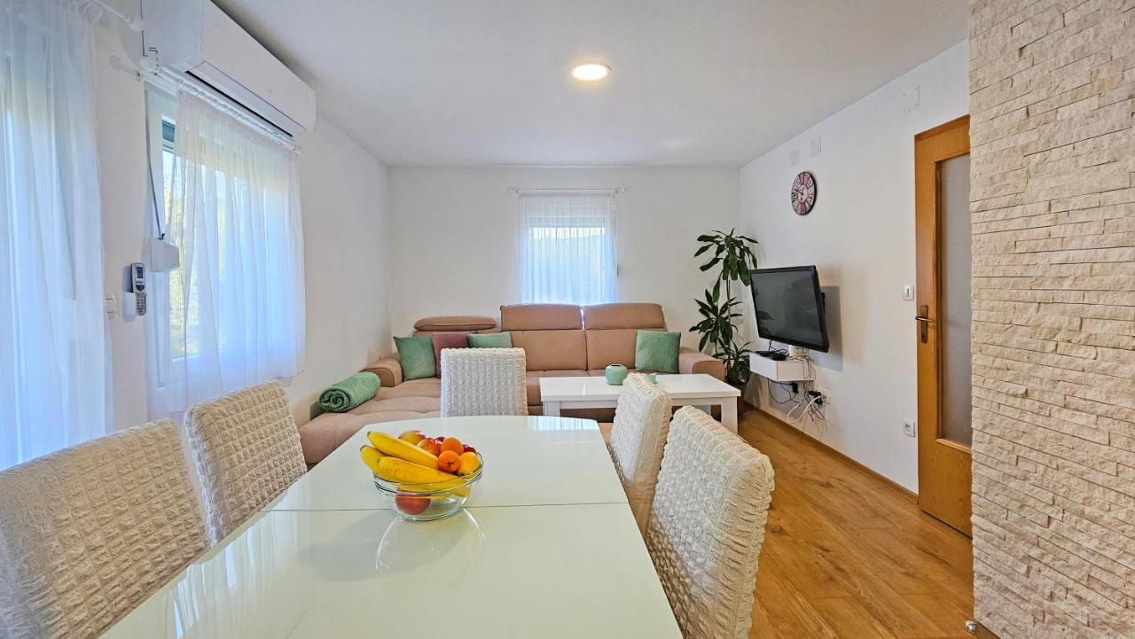 Holiday Home Natura With Private Pool Mostar Extérieur photo