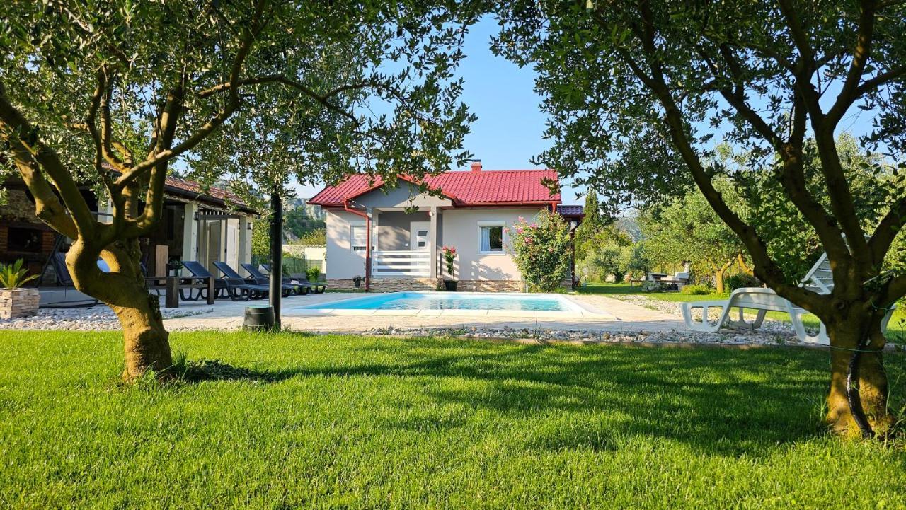 Holiday Home Natura With Private Pool Mostar Extérieur photo