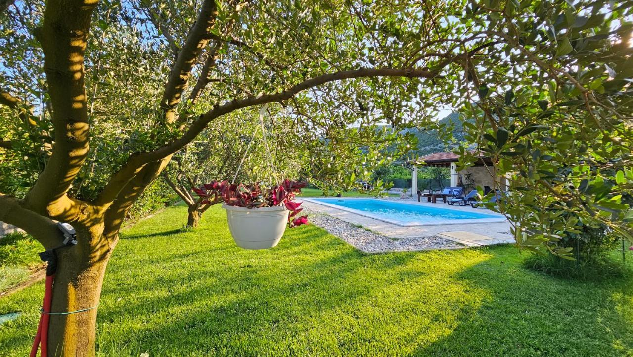 Holiday Home Natura With Private Pool Mostar Extérieur photo