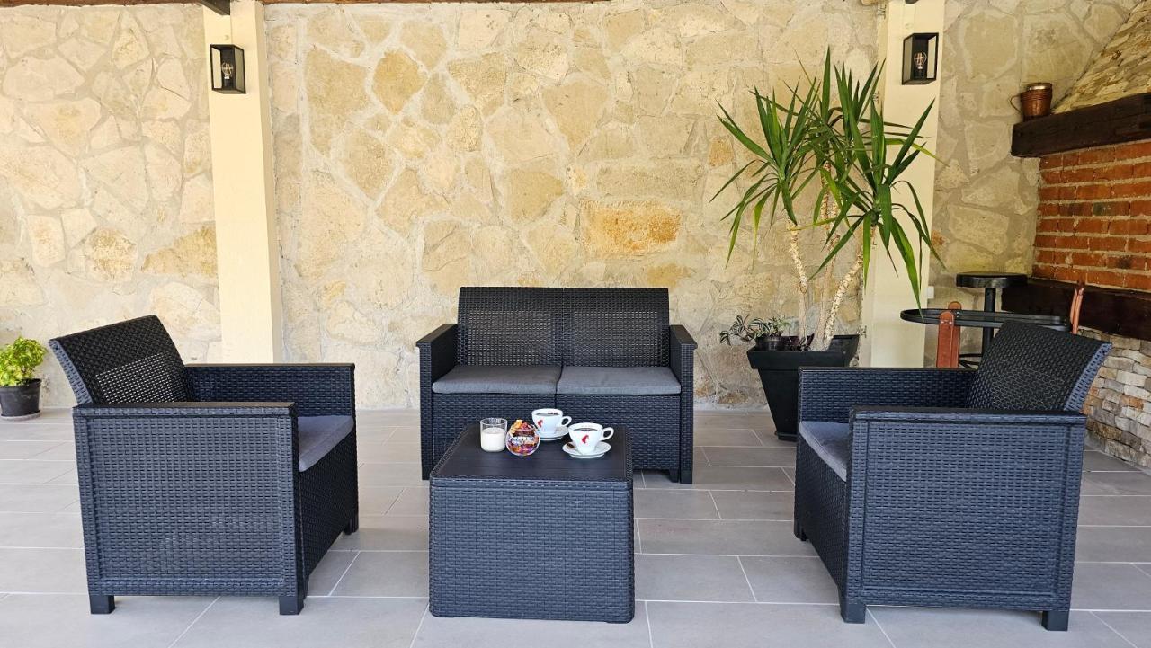 Holiday Home Natura With Private Pool Mostar Extérieur photo