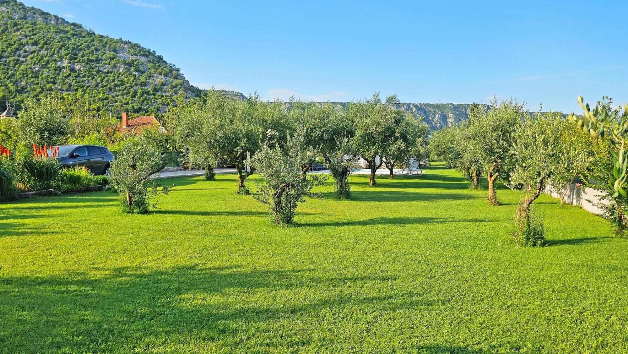 Holiday Home Natura With Private Pool Mostar Extérieur photo